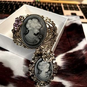 New never worn other than in the pic; Cameo bracelet and pendant very beautiful